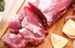 市場(chǎng)中購(gòu)買的肉，竟然掐出水了，這是怎么一回事呢？